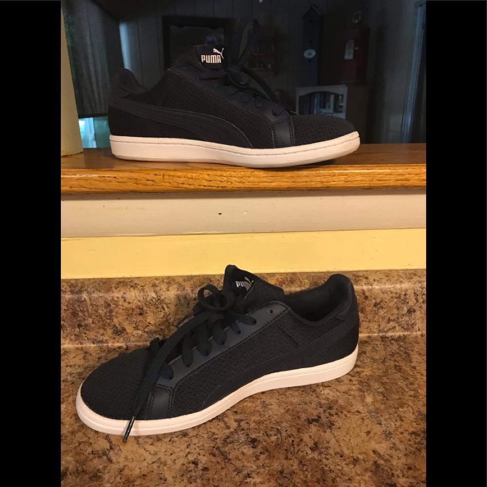 NWOT Mens Puma Navy Blue /White Sneakers Size 9.5